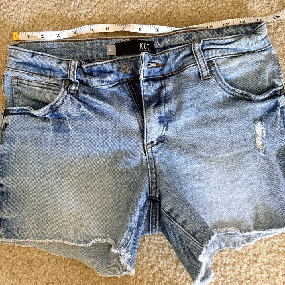 Kut from the Kloth Women's Frayed Hem Jean Shorts - Light Blue - Picture 5 of 6